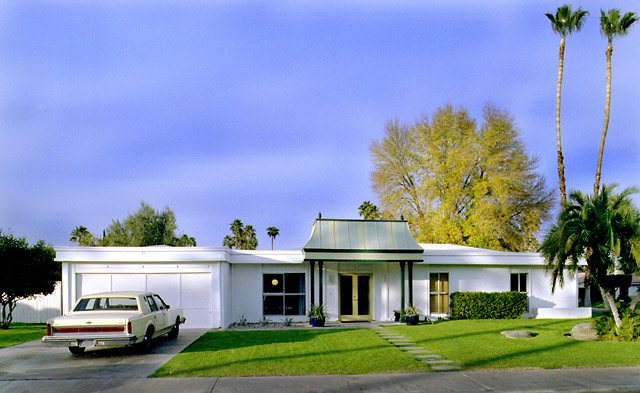 PS front view.jpg (89739 bytes)