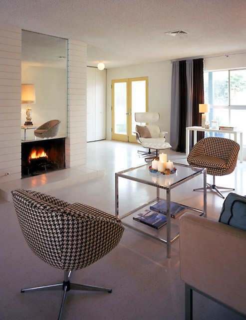 PS view back to entry.jpg (89368 bytes)