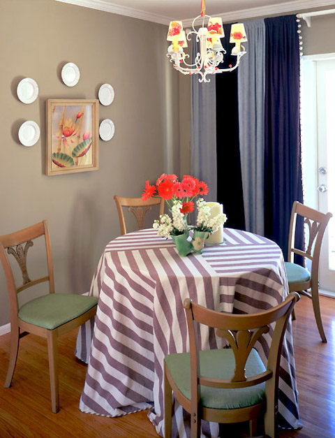 dining room.jpg (103865 bytes)